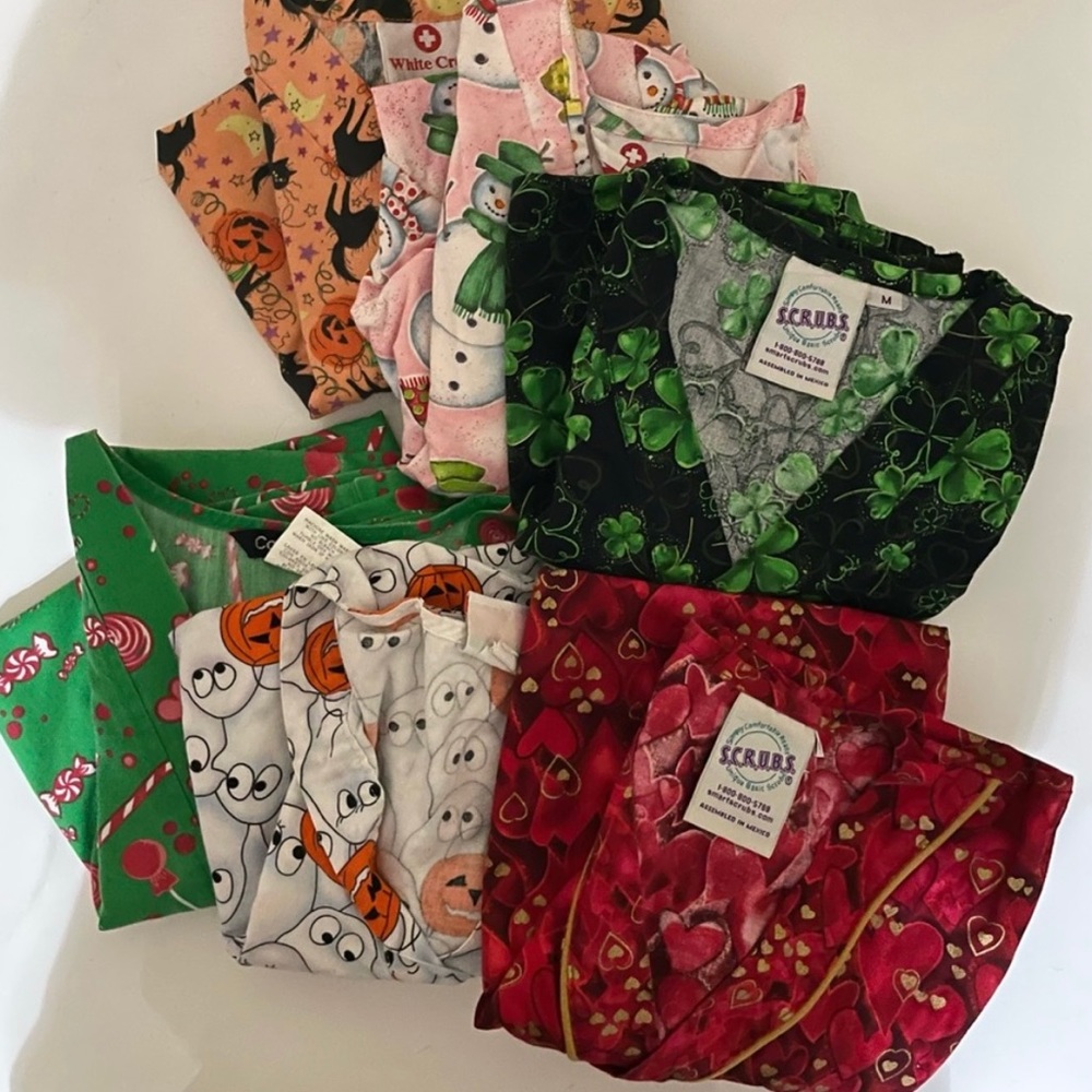 Women’s Holiday Scrub Tops Size Medium
